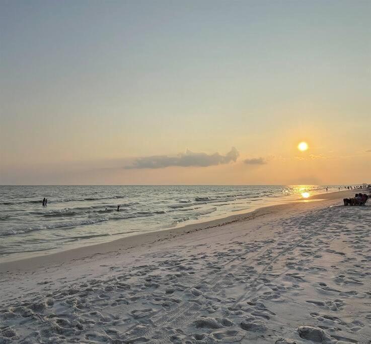 Holiday home Palm Cove Vacation Home- One Level, Community Pool, Pet Friendly *