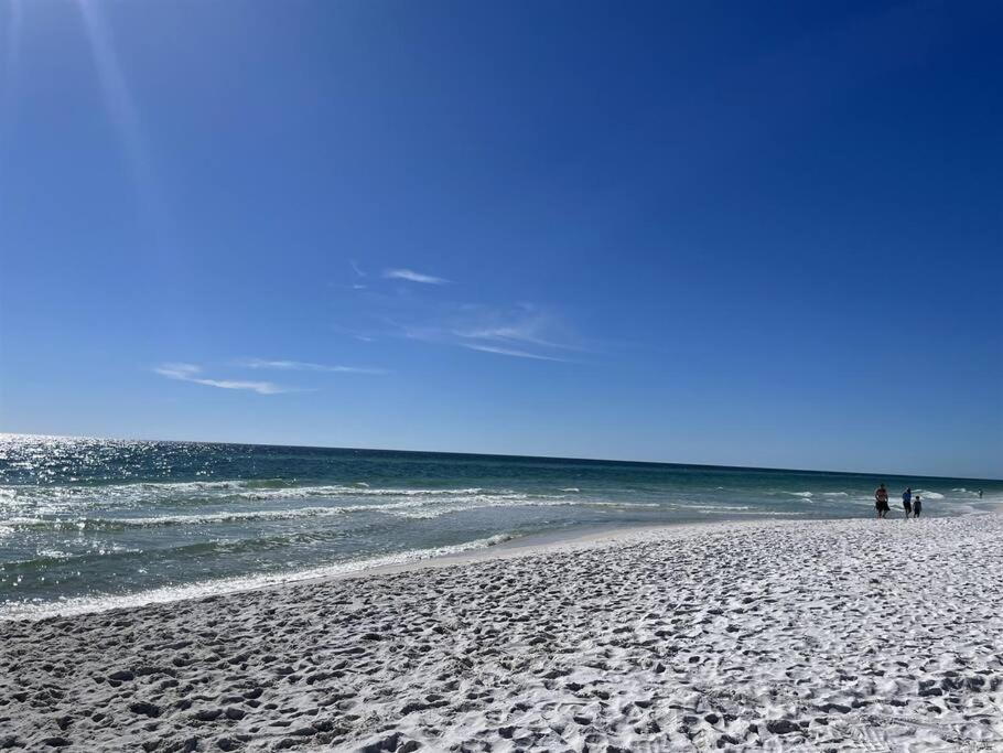Palm Cove Vacation Home- One Level, Community Pool, Pet Friendly Holiday home Panama City Beach