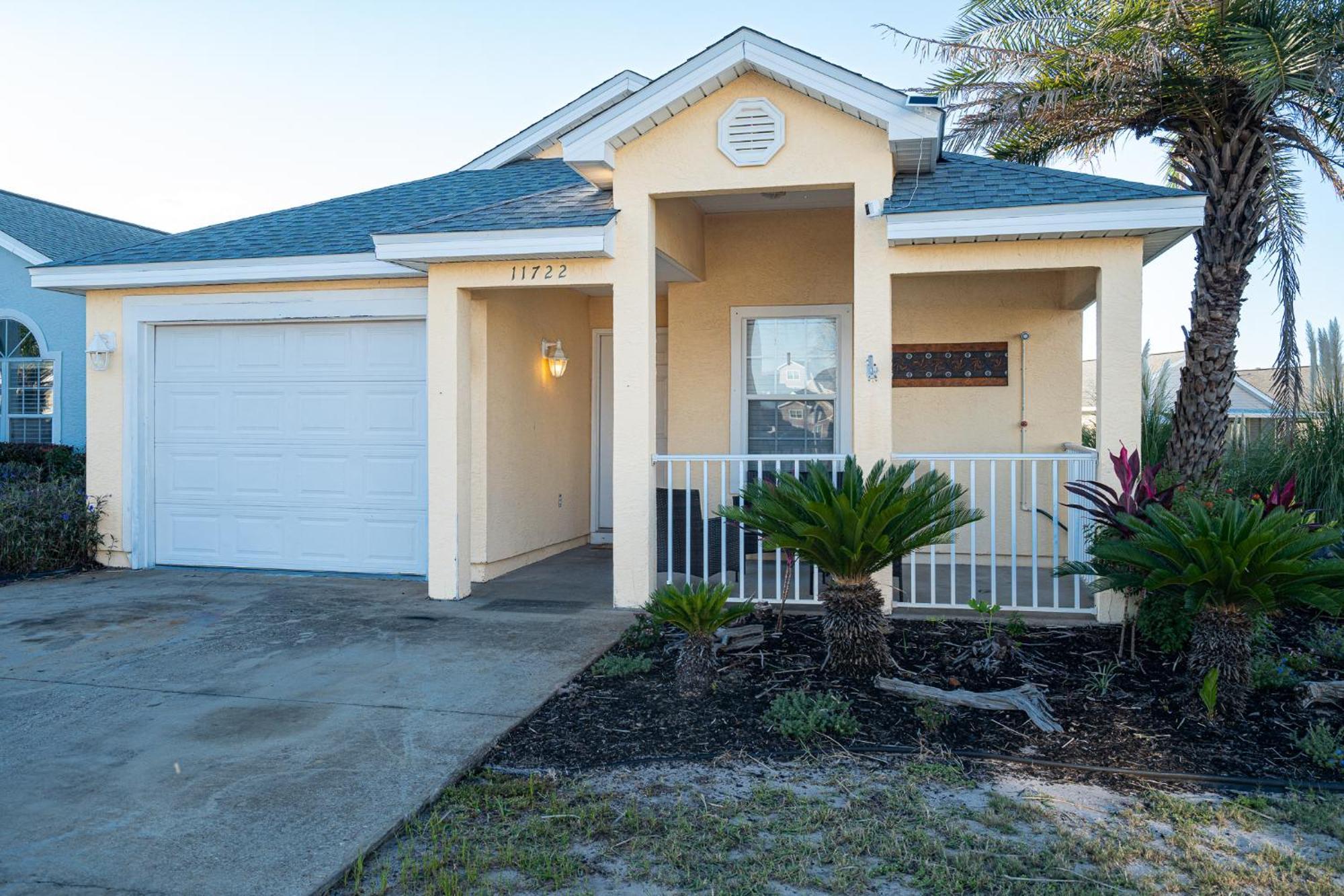 Palm Cove Vacation Home- One Level, Community Pool, Pet Friendly Holiday home *